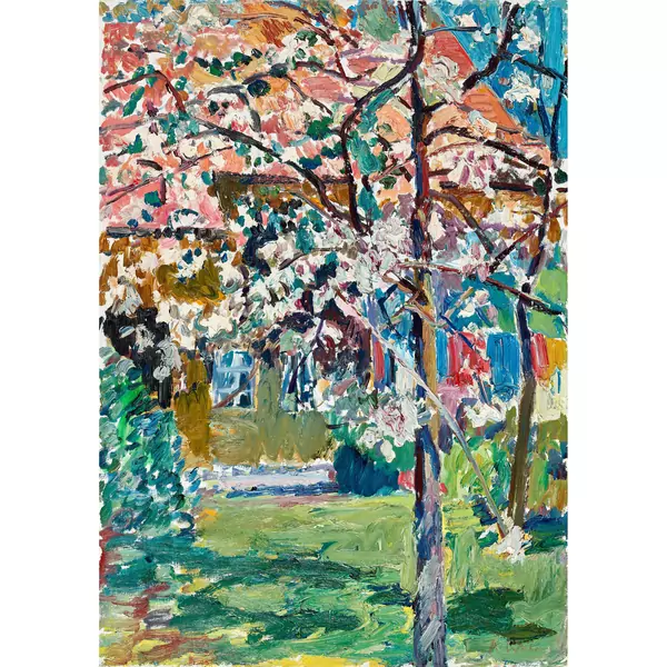 Garten mit blühenden Bäumen und Wäsche an Wäscheleine