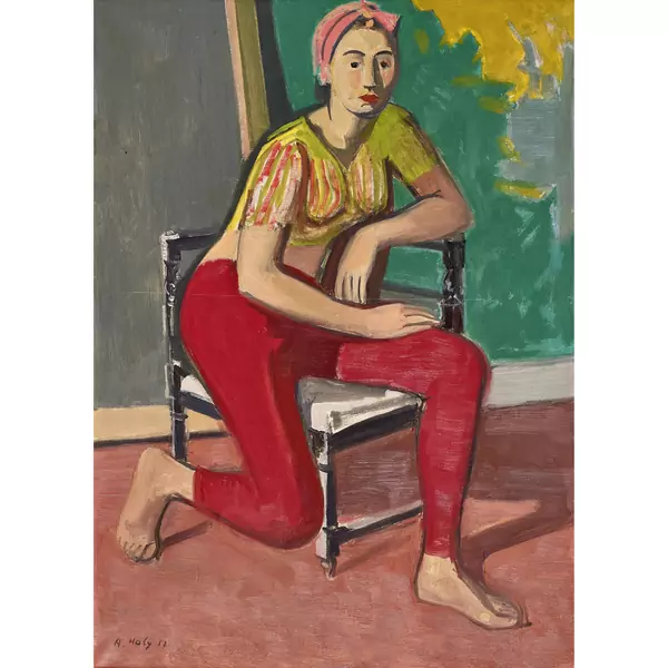 Sitzende junge Frau in roter Hose