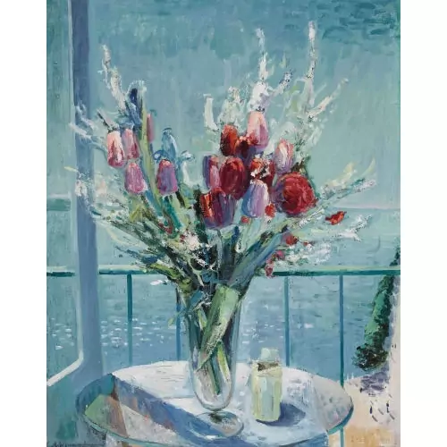 Tulpenstrauss auf einem Balkontisch