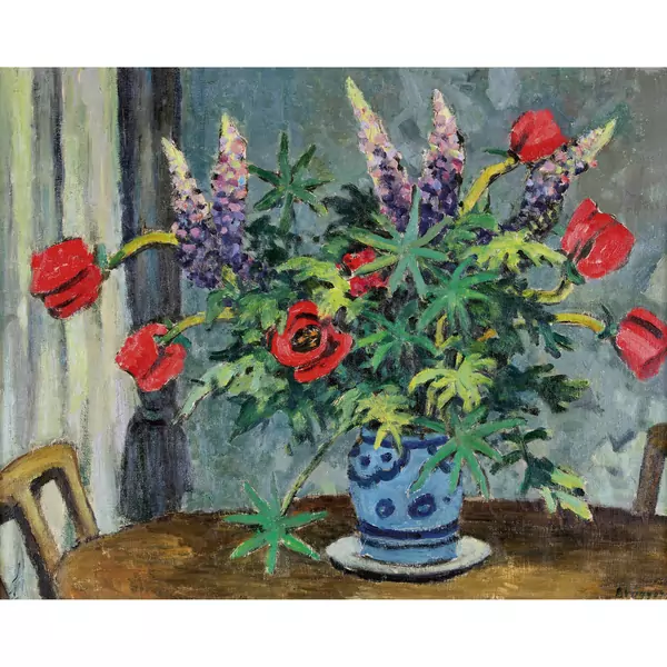 Stillleben mit Tulpen und Lupinen in Westerwälder Topf