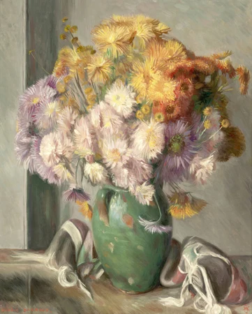 Bouquet de fleurs dans un pichet vert