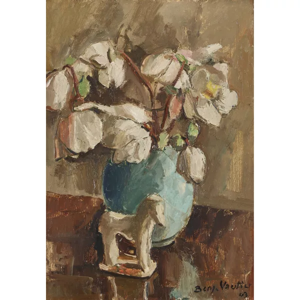 Benjamin Vautier — Weisse Christrosen in blauer Vase mit Spielzeugpferd.
