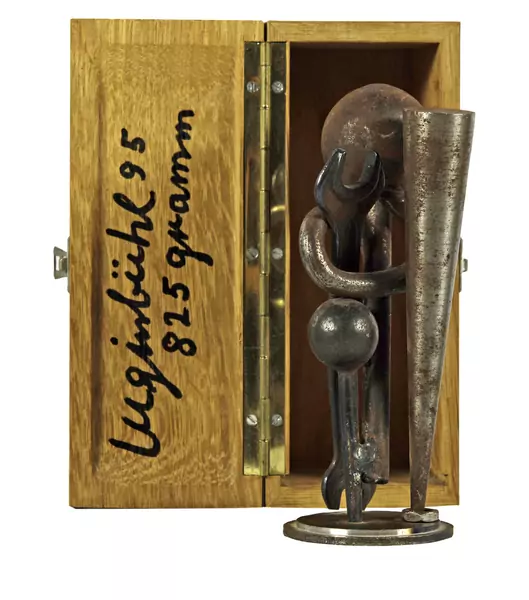 Bernhard Luginbühl — 825 Gramm — Galerie Kornfeld