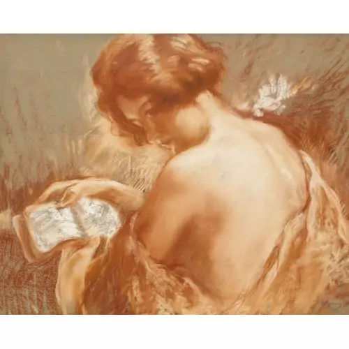 Lesende junge Frau