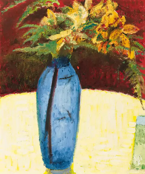 Stillleben mit Lilien und Farn in blauer Vase