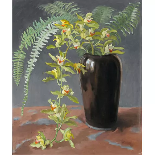 Orchidee und Farnblätter in einer Vase