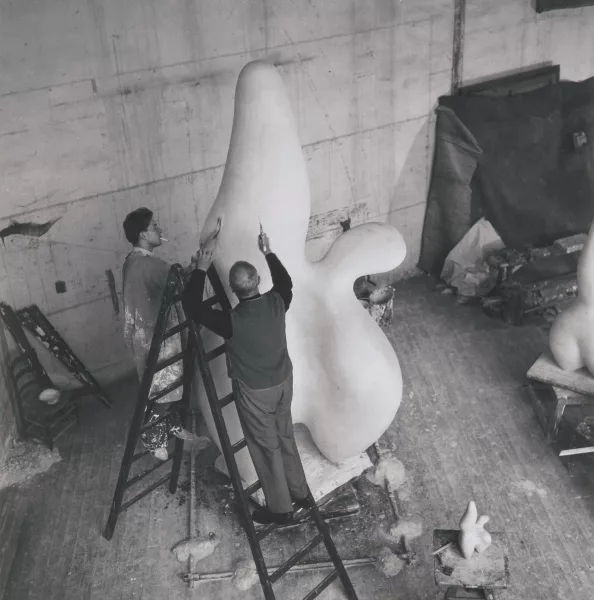 Ernst Scheidegger — Jean Arp in seinem Atelier