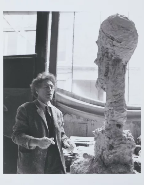Ernst Scheidegger — Giacometti an der Arbeit der Skulptur "La Grande Tête