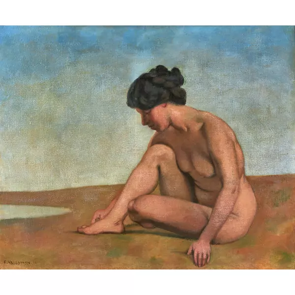 "Petite baigneuse accroupie de profil sur le sable"