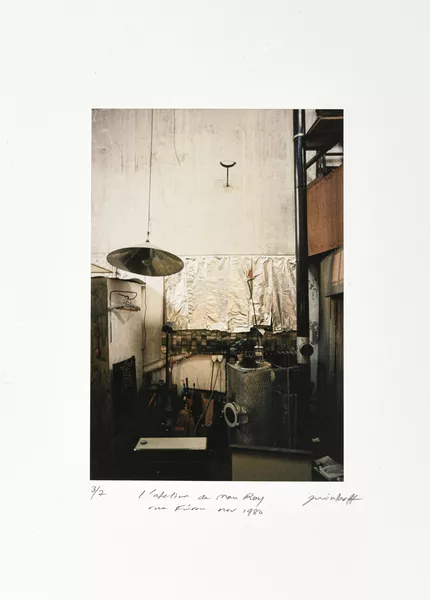 Gérald Minkoff — L'atelier de Man Ray rue Férou novembre 1980,