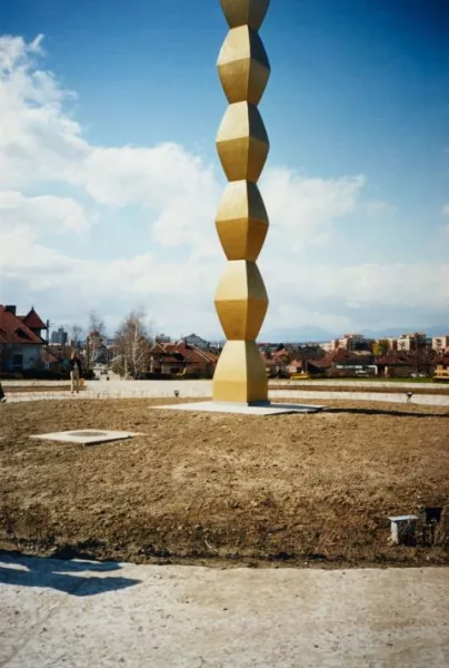 Günther Förg — Ohne Titel (Brancusi, Die unendliche Säule, Targu Jiu)