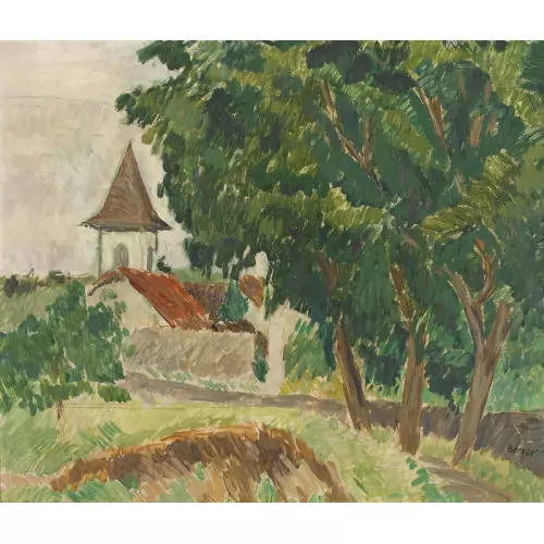 Kirchturm in sommerlicher Landschaft