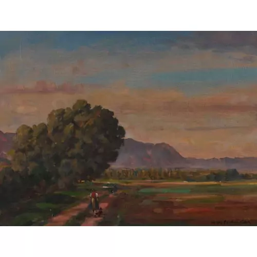 Sommerlicher Feldweg mit junger Bäuerin