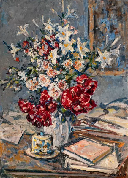 Blumenvase und Kuchen