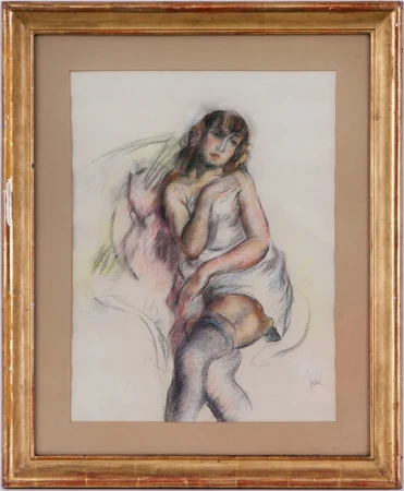 Jeune femme en petite tenue