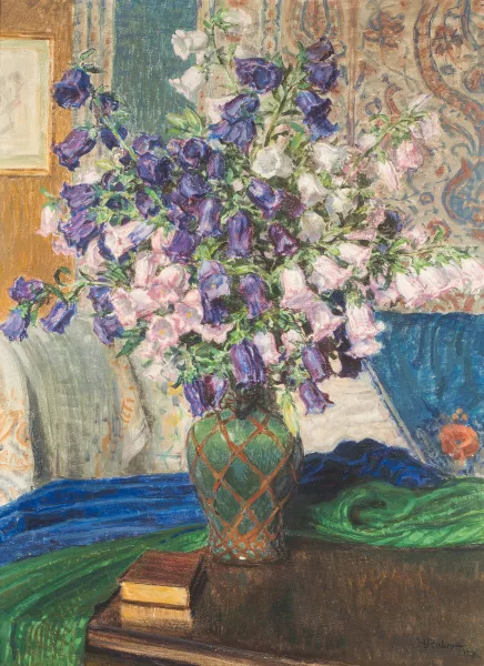 Henri Robert — Stillleben mit Glockenblumen in Interieur, 1919