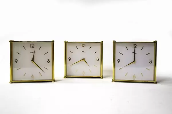 Imhof, lot de trois pendulettes de table — Genève Enchères