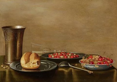 Floris Gerritsz. van Schooten — Stillleben mit silbernem Becher, Zinnteller mit Brot und Erdbeeren, Wanli-Schale mit Kirschen und feinem Weinglas à la façon de Venise auf dunkelgrünem Tuch