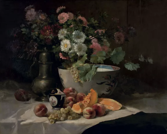 Eugène Henri Cauchois — Bouquet de fleurs, pêches, raisin, cruche en étain, bol de porcelaine