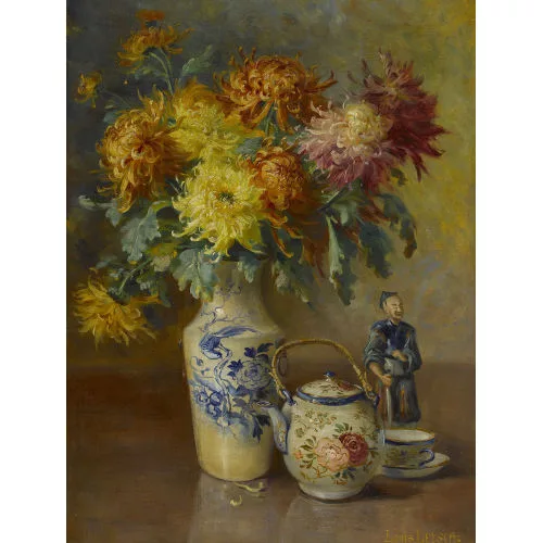 Louis Letsch — Nature morte aux dahlias, théière et figurine en porcelaine.