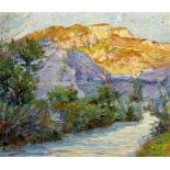 Flusslandschaft mit besonntem Gebirgszug