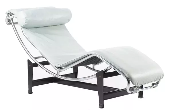 LE CORBUSIER, Pierre JEANNERET & Charlotte PERRIAND, d'après, B306 (LC4) chaise-longue basculante, cuir vert eau — DognyAuction