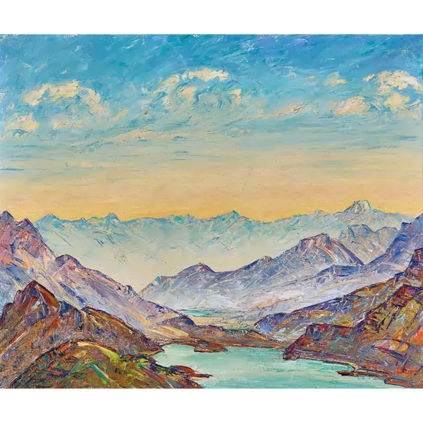 Weite Berglandschaft mit einem See