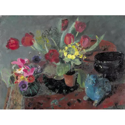 Blumen, Gefässe und türkisblaue Keramikkatze