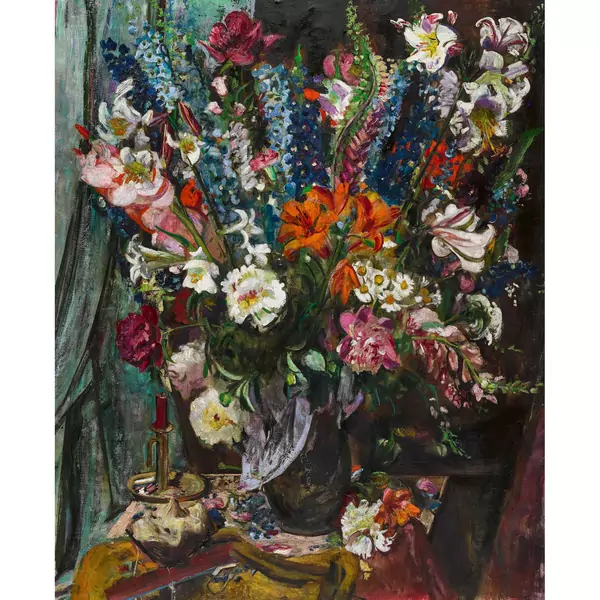 Stillleben mit Blumenstrauss und Kerzenstock