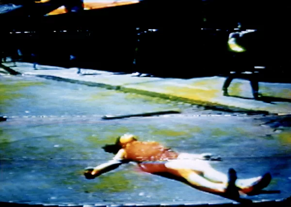 Pipilotti Rist — Videostill. (Entlastungen) Pipilottis Fehler, 1993