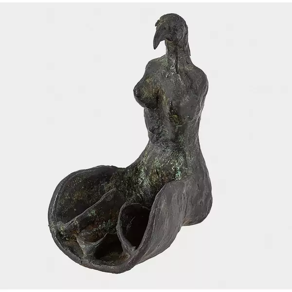Weibliche Figur mit Vogelkopf