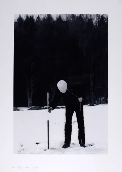 Roman Signer — Ohne Titel (Zipfelmütze mit Rakete)