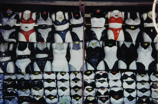 Roman Signer — Schaufenster, 1996