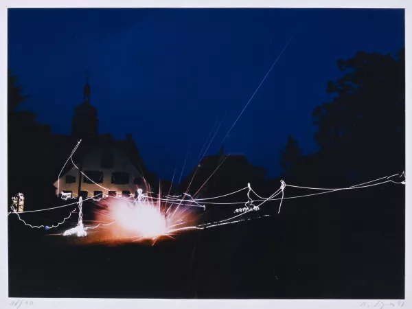 Roman Signer — Ohne Titel (aus Aktion Koffer Schloss Greifenstein), 1991
