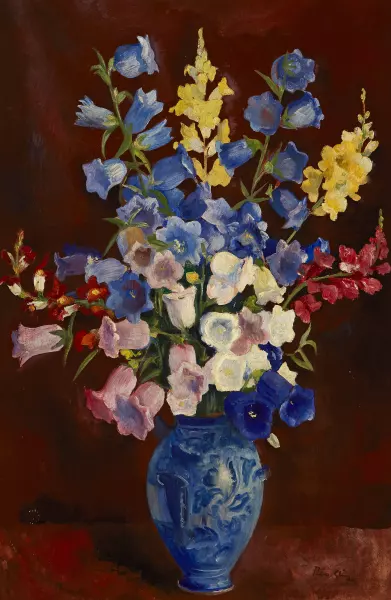 Glockenblumen in blauer Vase