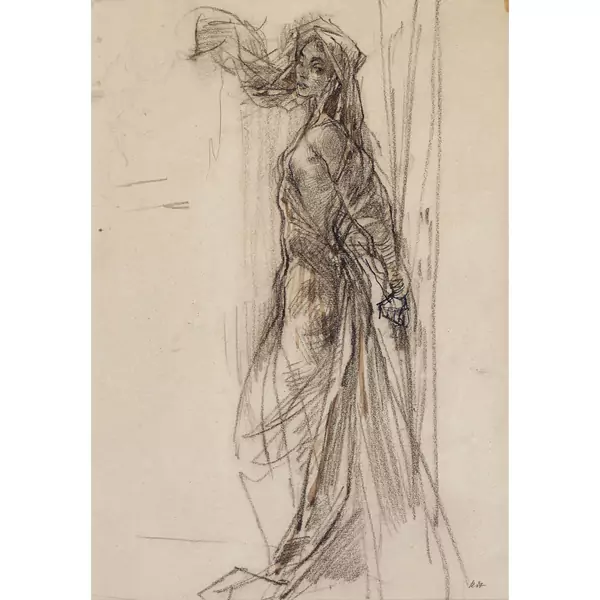 Stehende Frau in langem Kleid