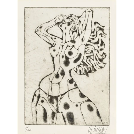 Frau mit erhobenen Armen